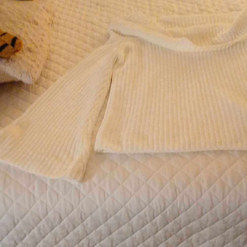 Cozy Cream Knit Blanket